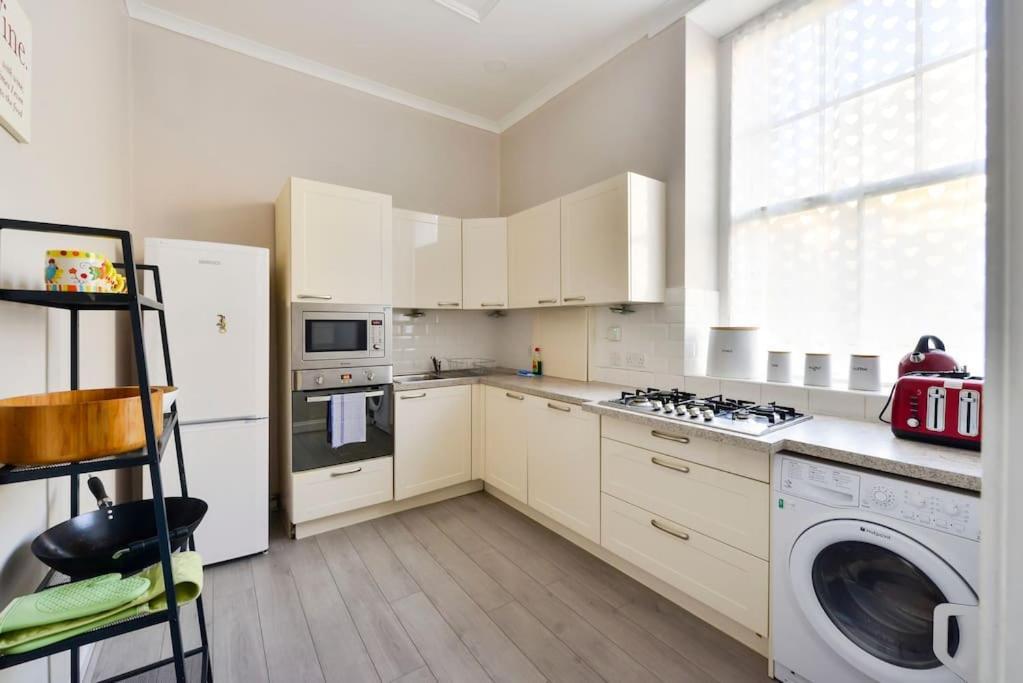 George IV Bridge - Superbly Located 3 Bedroom! Edinburgh Exterior photo